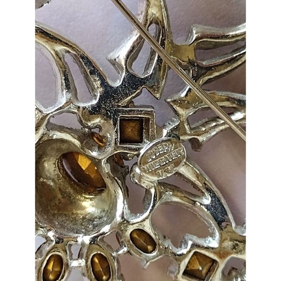 Vintage Joseph Wiesner Signed Crystal Rhinestone Brooch Pin 2 Inches Diameter - Picture 2 of 3